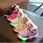 รองเท้ากันหนาวใส่ลุยหิมะ พื้นกันลื่นหนาพิเศษ ผ้าแคชเมียร์อุ่นสบายเท้า เก๋ไก๋ด้วยพื้นไฟหลากสี ลายการ์ตูนน่ารัก