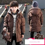 เสื้อโค้ทสำหรับเด็กผู้ชาย เสื้อกันหนาวใส่อุณหภูมิติดลบ ผ้าหนากันหนาว กันลม กันหิมะ กันหนาว หมวกฮู้ดมีสายปรับกันลมเข้าแต่งระดับชายเสื้อไม่เท่ากัน ซิปกระดุมสองชั้น มาพร้อม 3 เฉดสี ไซ 120 cm ถึง 170 cm (แถมถุงมือเข้าชุดมีจำนวนจำกัด)