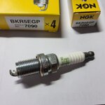 หัวเทียน NGK G-POWER ( BKR5EGP ) PLATINUM เกลียวยาว บ็อก NO 16 ราคาตัวละ [ ระยะการใช้งาน 50000 กม. ]ใช้กับ วีออส,อัลตีส,AE101,E CAR, ซีเดียร,ฮอนด้า