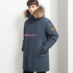 เสื้อกันหนาวผู้ชายสไตล์อังกฤษ ขนเป็ดสังเคราะห์ ผ้าฝ้ายผสมเส้นใยโพลีเอสเตอร์ เคลือบสารสะท้อนหยดน้ำ ใส่อุณหภูมิติดลบ กันหิมะ กันหนาว กันลม ได้ดี มี 4 สี ไซใหญ่สุดรอบอก 54 นิ้ว