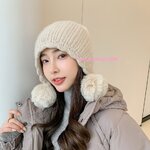 หมวกขนเฟอร์แต่งอะคริลิค พร้อมลูกตุ้มขนเฟอร์น่ารักบุกำมะหยี่หนามี 6 สี