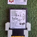 SIEMENS : 3TK2821-1CB30 SIRIUS safety relay with relay enabling circuits (EC) 24 V AC/DC, 22.5 mm Screw terminal EC instantaneous: 3 NO EC delayed: 0 NO SC: 1NC Autostart/manual start Basic device Maximum achieved SIL: 1, PL: c as expansion unit up to max