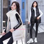 เสื้อกั๊กกันหนาวยาวปานกลางสไตล์เกาหลี เสื้อกั๊กปกคอสูงซิปและกระดุม 2 ชั้น พร้อมสายปรับแขนและชายเสื้อสีพื้นแต่งกระเป๋าคู่ด้านหน้ามี 3 สี