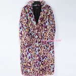 โค้ทเสือดาวเสื้อกันหนาวขนสัตว์ผู้หญิงตัวยาว ทรางสลิมเหมาะสำหรับอากาศหนาว แต่งคอวีกระเป๋าข้าง ผ้าทอหนาขนนิ่มซับในโพลีเอสเตอร์นุ่มใส่สบาย โค้ทเสือดาวสีหายาก