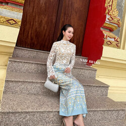 Label :: #NABIBRAND Code :: A-0393 Detail :: ชุดเซทชุดไทย คอลใหม่ อย่างหรูดูดี เสื้อลูกไม้แขนยาวสีขาวอย่างดี และกระโปรงผ้าพิมพ์ลายยอย่างสวย แบบผ่าหลังเล็กน้อย ดีไซส์เก๋ มีซับในและฟองน้ำอย่างดี งานซิบหลัง งานคุณภาพ คัดสรรมาให้ช้อปปิ้งแล้วนะคะ🥰 #NAB