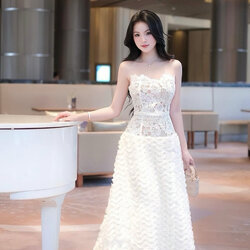 เดรสลูกไม้ทรงเกาะอก มีใส่ฟองน้ำ ใช้ผ้าลูกไม้อย่างดำ ช่วงบนใช้ซับในสีเนื้อ ด้านล่างเป็นผ้า 3D ลายคลื่น เป็นทรงชายบาน ชุดนี้คือดี ออร่ามาก 𝐑𝐨𝐬é 𝐁𝐫𝐚𝐧𝐝 เราใส่ใจทุกขั้นตอนการผลิต ตั้งแต่แพทเทิร์น 