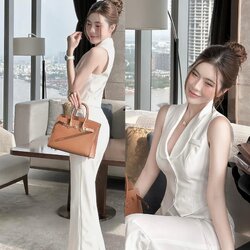 ชุดเซต เสื้อ+กางเกงขายาว เสื้อมีดีเทลแต่งกระดุมหน้า มีซับในอย่างดี หน้าอกมาฟองน้ำ เนื้อผ้าดีมากๆ มาคู่กับกางเกงขายาวสวยมาก กางเกงมีซิบด้านหน้า ใส่เที่ยว ร้านกาแฟ ใส่ทำงาน แนะนำเลยคร้า ต้องมีเก็บนะชุดนี้