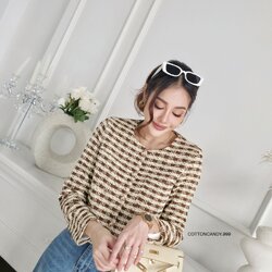 Tag#cottoncandy เสื้อครอปรุ่นนี้คือสวยมากๆ ผ้าทวีตเนื้อพรีเมี่ยม ทอไหมยืดได้เนื้อดี ใส่สบายได้ทั้งปี เนื้อทอมีความยืดหยุ่น โทนสีสวยคลาสสิค ใส่แล้วได้ลุคคุณหนูสุด