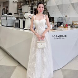 แม็กซี่เดรสสายเดี่ยวลูกไม้ทั้งชุดอกหัวใจเสริมหน้าอกสายเดี่ยวผูกโบว์บ่าช่วงตัวเย็บเก็บทรงเข้ารูปกระโปรงยาวลูกไม้อัดพีทรอบตัวมีซับในถึงปลายชุดสวยหรูดูแพงสุดๆงานคุณภาพเกรดพรีเมี่ยม1:1 คัทติ้ง และ แพทเทริน์เป๊ะ ค่ะ น่ารักฝุดๆไปเลยค้ารุ่นนี้มิกซ์กับรองเท้าส้นส