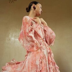 Dress เดรสตัวสั้น ตัวสวย งานเก๋ ใส่สบาย คอวี แขนยาวเย็บระบาย เอวเข้ารูปสวย เย็บระบายรอบตัวกระโปรงดูพริ้วสวย ผ้าพิมพ์ลาย เนื้อผ้าอย่างดี แนะนำเลย รับรองใส่ออกมาไม่ผิดหวัง บอกเลยห้ามพลาดเด็ดขาดงานดีงานสวยจริงต้อง Widelia @ Real