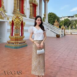 NEW Set เสื้อโบว์ไหล่ + กระโปรงผ้าทอลายไทย งานสวย หรูหรา ราคาเบาๆ มาคะคุ้มๆได้2ชิ้น ใส่แยก ใส่แมทได้หมด งานดีราคาสบายกระเป๋า ผ้าดีมาก ๆ สวยหรู ดูดีไปอีกค่ะ มีซับใน คือดี๊ ดีย์