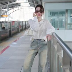 Label :: AURORA by RAMI-PAPHA รายละเอียด : Setเสื้อทรงเชิ้ต ผ้าดี๊ดี ผ้าดีมากๆ ทรงOver.size ทรงปล่อยๆ ใส่สบายๆ ด้านหน้ามีกระดุมแกะใช้งานได้จริง