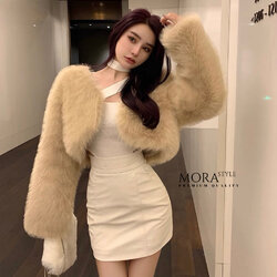 เสื้อคลุมแขนยาวแต่งขนทั้งตัว งานสวยแพง เหมาะกับแฟชั่นหนาวนี้สุดๆ ดีไซน์ออกมาเก๋ งานคือน่ารักมากค่ะ สาวๆต้องมีติดตู้นะคะ