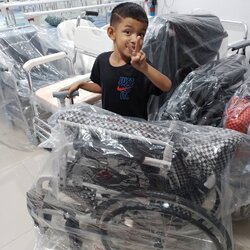 หนุ่มน้อยกดไลค์ถูกใจ รถเข็นผู้ป่วย Soma SM-150.5 รถเข็นนั่งอลูมิเนียม