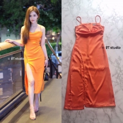 แม๊กซี่เดรสสีส้ม ดีเทลแต่งผ่าชาย แต่งกระดุมช่วงต้นขา สวย ๆ แซ่บ ๆ บอกเลยว่าร้อนนี้ต้องมีคร้า