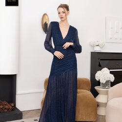 Label : LUXE แม็กซี่เดรสเสื้อคอวีป้าย แขนยาวเสริมไหล่ กระโปรงจับเดรปย่นเข้ารูปตรงสะโพก ต่อชายกระโปรงบาน ผ่าหน้าขา ทำจากผ้าราเม่อัดพลีทผสมดิ้นเมทัลลิก ผ้านุ่ม ยืดหยุ่น ใส่สบาย เล่นแสงสวย มีซิปซ่อนและซับในเต็มตัวค่ะ