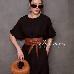 เดรสยาวทรงสวยเรียบโก้ แพทเทรินมินิมอลแต่ดูแพง ใส่สบาย มีผ่าข้างเพิ่มลูกเล่น มีกระเป๋าล้วงได้2ข้างลำตัว ใส่ได้ทั้งสาวสไตล์เรียบหรูหรือสตรีทชิค