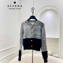 Tag : ❥CELN Code : #CELN01 Detail : เสื้อไหมพรมแขนยาว กระดุมหน้า งานแบรนด์CELN เกรดพรีเมี่ยม เนื้อผ้าดีมากค่ะ ผ้าไหมพรมทอละเอียดเนื้อผ้านุ่มมมมากกค่ะ ช่วงล่างของตัวเสื้อเป็นผ้าขนเนื้อละมุนมือสุดๆ เรียบ หรู