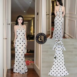 Set2 ชิ้น เสื้อทรงฮอลเตอร์ผูกคอด้านหลัง ดีเทลจับจีบตรงอก (อกเสริมฟองน้ำ ซิปข้าง )มาพร้อมเข็มกลัดเพิ่มความเก๋ มีซับใน กระโปรงยาวพริ้วสวยเข้ารูป แต่งชับในสีขาว (ซิปหลัง) เนื้อผ้าซาตินอย่างดี ลาย polka dot