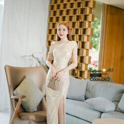 เดรสยาวสีทองสวยหรูดูแพงทรงสวยมาก ผ้าแต่งกริสเตอร์ เนื้อผ้าสวยมาก ผ้ายืดได้ หรูหรามาก มีผ่าด้านหน้าหน้า สวยเก๋ ชุดมีซับใน หน้าอกมีฟองน้ำ มีซิบด้านหลัง ใส่เที่ยวออกงาน ดินเนอร์ งานแต่ง ปาตี้กับเพื่อน ปัง ปัง ปัง ช้าไม่ได้แล้วคร้า ของสวยๆหมดไวจัดด่วน