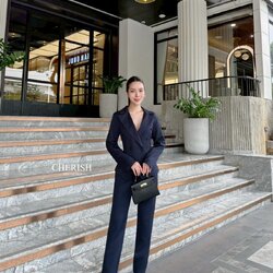 Setsuit เสื้อ+กางเกง เรียบหรู ดูเท่ ทรงสวย ใช้ผ้าดี ใส่สบาย ตัวเสื้อสูทแต่งกระดุม มีกระเป๋า พร้อมซับในทั้งตัว มาพร้อมกับกางเกงขากระบอก มีกระเป๋า 2 ข้าง จะใส่ทำงาน ออกงาน