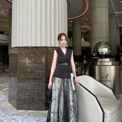 เซ็ทสุดคุ้ม เสื้อแขนกุดดีไซน์คอวีปกเชิ้ต+กระโปรงยาว ทรงเอบานสวิง