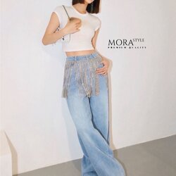 เซ็ต 2 ชิ้น กางเกงยีนส์ ขายาว สีฟอกสวย ผ้าดี ทรงสวย เพิ่มความ HISO ดีไซน์ประดับติดสร้อยเพชร รอบตัว /สวยหรูดูดีมากก มาพร้อมกับเสื้อครอปผ้ายืดหยุ่นใส่สบาย เป็นอีกรุ่นที่ใส่แมทช์หรือแยกชิ้นได้หมดเลยค่ะ