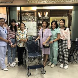 ขอบพระคุณลูกค้าที่ให้ศูนย์เครื่องมือแพทย์เป็นส่วนหนึ่งของสะพานบุญครั้งนี้ ในการร่วมบริจาค รถเข็นผู้ป่วยสแตนเลส จำนวน 12 คัน ให้กับโรงพยาบาลหาดใหญ่ เพื่อให้ผู้ป่วยได้ใช้บริการ ทำการส่งมอบให้ถึงรพ.เรียบร้อยค่ะ😊😊😊😊😊&#x