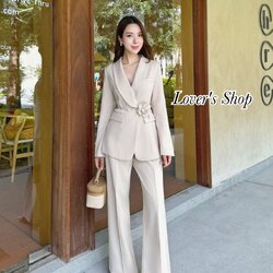eg : Lover’s Shop Detail : Set 3ชิ้น เสื้อสูท+กางเกงขายาว ลุคCEO เรียบหรูดูผู้ดี ได้สายคาดเอวดอกไม้ด้วยนะคะ ดีเทลเสื้อสูทกระดุมหน้า กระเป๋นเสื้อใช้งานได้ แม็ทกับกางเกงขายาว ทรงเอวสูง ซิบหลัง ทรงขากระบอกกลาง กางเกงมีกระเป๋าข้าง งานมีซับในอย่างดี ใช้ผ้าสูทอ
