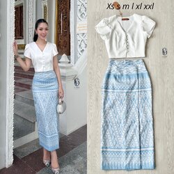 ชุดไทยสองชิ้นผ้าถุงเป็นผ้าพิมพ์ลายเกรดพรีเมี่ยม มีด้วยกันสองสีนะคะ สีฟ้าและสีชมพู เสื้อสวมใส่ง่ายระบายอากาศดี ไม่ร้อนค่ะขนาดพอดีตัวไม่สั้นจนเกินไป วันพระนี้มีชุดสวยใส่เข้าวัดกันหรือยังคะ #ชุดทำบุญ #ชุดออกงาน #ชุดดินเนอร์ #ชุดไปคาเฟ่ #ชุดทะเล #ชุดเชต #lind