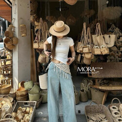 เซ็ต 2 ชิ้น กางเกงยีนส์ขาม้าผ้ายืดเอวสูง แต่งดีเทลแบบถักสีขาวห้อยข้าง หรือผูกใส่ได้หลายแบบ ผ้านุ่ม ใส่สบาย มาพร้อมกับ เสื้อครอป ผ้ายืดหยุ่นใส่สบาย เป็นอีกรุ่นที่ใส่แมทหรือแยกชิ้นได้หมดเลยค่าาา