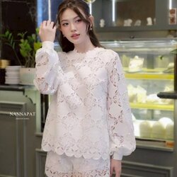 SET เสื้อผ้าลูกไม้ถักทอลายดอกอย่างดี +กางเกงขาสั้น