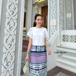 ชุดไทย คอลใหม่อย่างเลิศหรู ใครมองหาชุดไทยแบบใหม่ จัดมาได้เลยนะคะ🤍 ชุดเซท 2 ชิ้น เสื้อคอกลมแต่งกระดุมด้านหน้า ผ้าดี แต่งแขนกลีบบัว ทรงปล่อยๆ เข้าเซทกับกระโปรงพิมพ์ลายอย่างสวย แต่งผ่าหน้า เดินได้คล่องตัว ชุดมีซับในและฟองน้ำ งานซิบหลังทั้งเซท ใกล้วัน