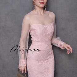 เซ็ทลูกไม้เสื้อคู่กระโปรงทรงสอบสวยเก๋ สวยเริ่ดทุกevent ใส่แล้วดูผอมเพรียว ช่วงบนเป็นเสื้อลูกไม้ตัวสวยเก๋ แต่งซีทรูช่วงอกไปจนถึงแขน ช่วงตัวเป็นลูกไม้ทรงอกเว้า สวยแซ่บ ช่วงล่างเป็นกระโปรงเอวสูงทรงสอบ