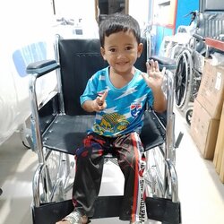 ขอขอบคุณลูกค้าซื้อ รถเข็นผู้ป่วย CA905H รถเข็นนั่งเหล็ก เพื่อบริจาคให้คนไข้ผู้ประสบอุทกภัยค่ะ