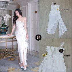 เดรสยาวสีขาวดีไซน์เก๋ อกเก็ตล็อคทรงเป็นผ้าลูกไม้ ( เสริมฟองน้ำและซิปหลังซ่อนอย่างดี ) เพิ่มความเก๋ด้วยแต่งผ้าชีฟองสีขาวพาดบ่าหนึ่งข้าง ช่วงกระโปรงทรงตรงยาวผ่าสูงถึงช่วงต้นขา แต่งผ้าอีกชั้นจับจีบไขว้ข้างและติดด้วยเข็มกลัดผีเสื้อสีทองปล่อยชายพริ้วลงมาสวยมาก