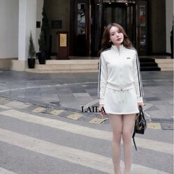 Tag : LAILA Detail: SETเสื้อแจ๊คเก็ต+กระโปรง เสื้อแจ๊คเก็ตงานผ้าวอล์มหนานุ่มอย่างดี งานซิปหน้าแต่งตัวซิป งานทรงปีนและแต่งแถบข้างแขน ปักโลโก้aloที่หน้าอก พร้อมกระโปรงทรงสั้นงานผ้าเดียวกัน สปอร์ตเกริลลุคสุดๆค่าา #byLaila #ชุดวอล์ม #ชุดสปอร์ต #เสื้อกันหนาว #