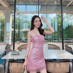 ชุดเดรส มีความหรูหราและแซ่บ sexy ดูแพง ว๊าวมาก ดีเทลแต่งโบเพชรทั้งชุด ชุดคือสวยมากยิ่งเข้าแสงไฟคือโดดเด่นอ่อร่า สุดๆเนื้อผ้าดีมาก จะใส่วันวาเลนไทน์ ออกงาน ปาตี้ วันเกิด ปังแน่นอน อกเสริมฟองน้ำ มีกันลื่นที่หน้าอก ซิบด้านหลัง ห้ามพลาดเลยคร้า ของสวยหมดไวนะคะ