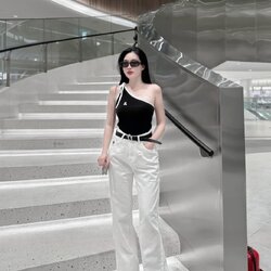 Set 2 ชิ้น สายแฟเสื้อสายเดี่ยวดีไซน์ปาดไหล่ ทรงเข้ารูป +กางเกงยีนส์เอวสูงทรงขากระบอก สีขาวสะอาด