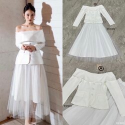 เซท 2 ชิ้น เสื้อปาดไหล่แขนยาว ช่วงไหล่แต่งแทบพับลงมา แต่งกระดุมหน้า กระเป๋าหลอก แมทซ์กับกระโปรงมุ้ง แต่งซับในด้านใน งานสวย แมทซ์กัน เรียบหรู คร้าา