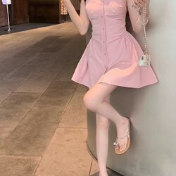 Label :: RAMI-PAPHA(รมิปภา) White Gold Set. เซต3ชิ้น.. สีขาวแบบฉบับผู้ดี เสื้อคอปกกระดุมหน้า ดีเทลเก๋ทั้งตัว ดีเทลเสื้อหน้าสั้น ด้านหลังยาว เนื้อผ้านิ่มรีดง่าย สวมใส่สบาย ++กางเกงขาสั้นเนื้อผ้าและสีเดียวกัน ซับในอย่างดีทั้งตัว มีกระเป๋าใช้งานได้จริง ซิปหล