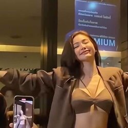 เซท 3 ชิ้น เสื้อเบเซอร์แขนยาวคอปกกระดุมหน้ากระเป๋าข้างใช้งานได้จริง เสื้อครอปบราสายเดี่ยวแต่งสายคล้องคอ อกเสริมฟองน้ำซิปหลัง สายปรับได้ แมทซ์กับกางเกงขายาวกระดุมหน้าซิปหลัง กระเป๋าข้างใช้งานได้จริง งานสวยเนื้อผ้าดีมีซับใน คัตติ๊งเป๊ะมาก ๆ ค่ะ