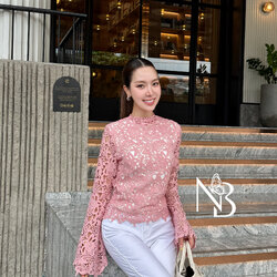 Label :: #NABIBRAND Code :: C-0022 Detail :: เสื้อลูกไม้ทรงคอเต่าแขนยาวแบบบานออก ชายระบาย มีซับในผ้าคอตตอน มีฟองน้ำเสริม มาด้วยกัน 2 สี สีฟ้าและสีขาว ชุดเข้าพรรษา ทอดกฐิน งานบุญ งานวัด งานเทศกาลไทยต่างๆ ใครที่มีกระโปรงผ้าถุงที่บ้านอยู่แล้ว อยากได้แค่เสื้อ