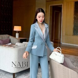 Set สูท2ชิ้น เสื้อแขนยาว+กางเกงขายาว ดีเทลเรียบหรู เสื้อคอปกเงาๆ ทำให้ดูแพง กระดุมสองเม็ด มีกระเป๋าสองข้างใช้งานได้จริง กางเกงเอวสูงนิดนึงกระบอกเล็ก ตีเกล็ดตรงกลาง ซิบซ่อนด้านหลัง มีซัปในทั้งตัว ผ้าหนา นุ่ม ใส่สบายมาก ทรงเกร๋ เข้ารูป ดีไซน์ทันสมัย ใส่แล้ว