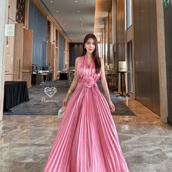 เดรสคล้องคอพลีตตัวยาวมาคู่ติดกับดอกไม้ใหญ่ทรงสวย หรู ดูแพง ใส่ไปงานแต่งแบบเฟียสๆ แกรมๆ ได้ไม่ซ้ำใคร#pisamaibrand #งานป้ายพิศมัย #งานตามหา #ชุดไปงาน #ชุดไปงานแต่ง #ชุดเพื่อนเจ้าสาว #ชุดเพื่อนเจ้าสาวราคาถูก