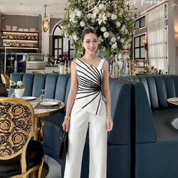 ชุดเซ็ตเสื้อ มาพร้อมกางเกงขายาว เนื้อผ้า อย่างดีมีน้ำหนัก ทรงสวยเกร๋ ทันสมัย รับประกันความสวยของรุ่นนี้เลยค่ะ ใส่แล้วดูเป็น