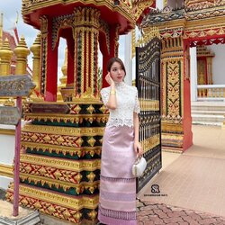 Set คุณปอย เสื้อลูกไม้ + กระโปรงผ้าลายไทย งานสวย หรูหรา ราคาเบาๆ มาคะคุ้มๆได้2ชิ้น ใส่แยก ใส่แมทได้หมด งานดีราคาสบายกระเป๋า ผ้าดีมาก ๆ สวยหรู ดูดีไปอีกค่ะ มีซับใน คือดี๊ ดีย์