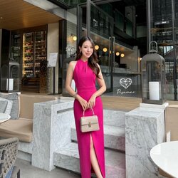 เดรสแขนกุดทรงสอบตัวยาวสีชมพูผ่าหน้า แพทเทิ้นสวยมากค่า สวยหรู ดูแพงมากๆค่ารุ่นนี้ไม่มีผิดหวังแน่นอน ใส่vacayถ่ายรูปกับแก๊งค์เพื่อนๆไม่มีผิดหวังเลยค่า ห้ามพลาดเลยน้าตัวนี้