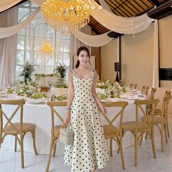 แม๊คซี่เดรสดีไซน์น่ารักๆใส่ง่ายๆในช่วงนี้ แนะนำตัวนี้เลยค่ะ สาวๆ แม๊คศี่เดรส ดีไซน์สายเดี่ยว คอเหลี่ยม เนื้อผ้าเคลือบหนา