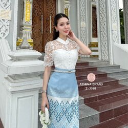 Tag 🔖 :Athena (อธีน่า) Brand Detail :: เสื้อ+กระโปรง+เข็มขัด Set 3 ชิ้น เสื้อลูกไม้คอปีนแขนตุ๊กตา ดีไซน์ด้านหน้าแต่งกระดุมเรียงหลอก หน้าอกเสริมฟองน้ำจัดทรงสวย มีซับใน สวมใส่แบบซิปด้านหลัง แมตช์มาคู่กับกระโปรงพิมพ์ลายป้ายทบคล้ายงานผ้าซิ่นป้ายสำเร็จ